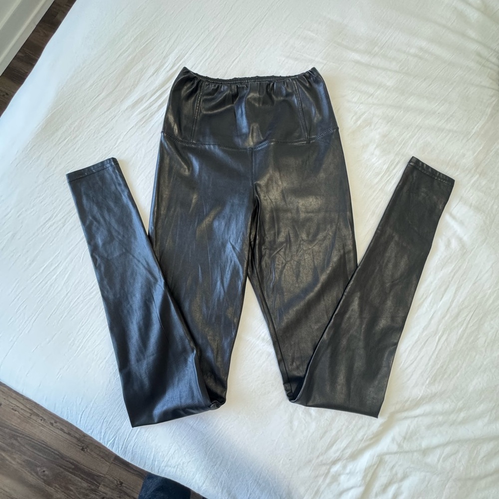 Aritzia - Wilfred Black Leggings - size XS